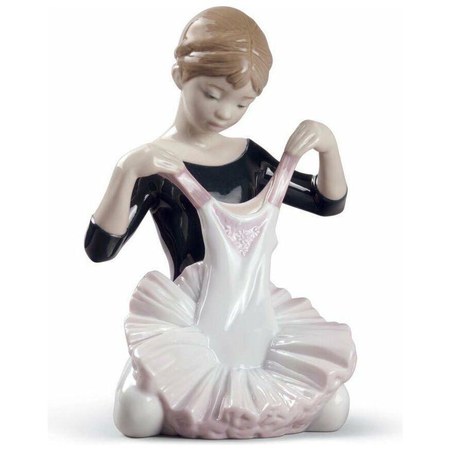 Lladro My debut dress Figurine (5869478740136)