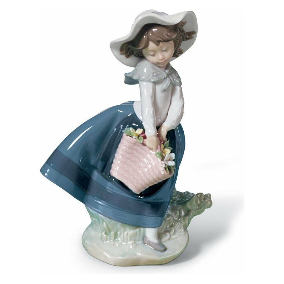 Lladro Pretty pickings Figurine (5869474513064)